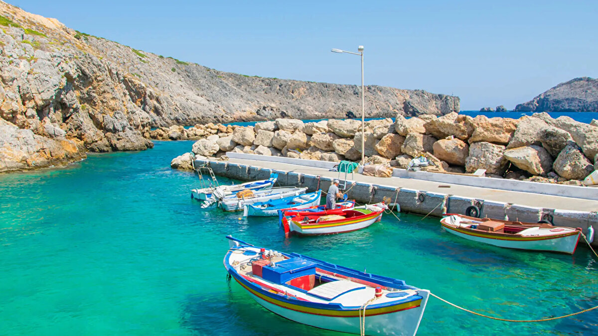 Yunanistan’dan kalabalık ailelere 20 bin euro<br><br>Antikythera Adası, dört çocuklu ailelere 20 bin euroluk destek veriyor ve yeni bir ev tahsis ediyor.