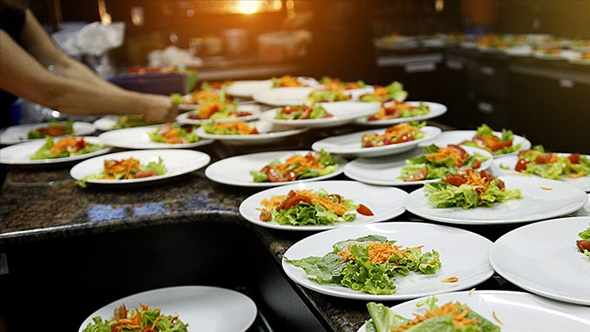 Kilo vermek isteyen kişilerin katıldığı araştırmada zaman zaman sevdikleri yiyecekleri küçük porsiyonlarla tüketmesine izin verilen diyetler, uzun vadede hem daha sürdürülebilir hem de daha başarılı sonuçlar veriyor.