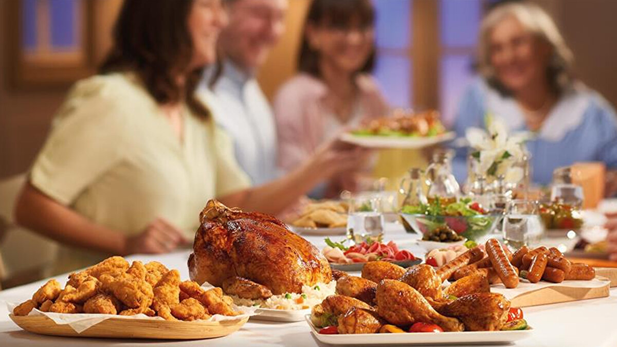 Uzmanlar, dengeli bir beslenme düzeninde tam tahıllar, sebzeler, meyveler ve yeterli proteinle birlikte küçük miktarlarda çikolata ya da cipsin yer alabileceğini belirtiyor. Bu yaklaşımın, hem motivasyonu koruduğu hem de uzun vadeli kilo kontrolü sağladığı ifade ediliyor.