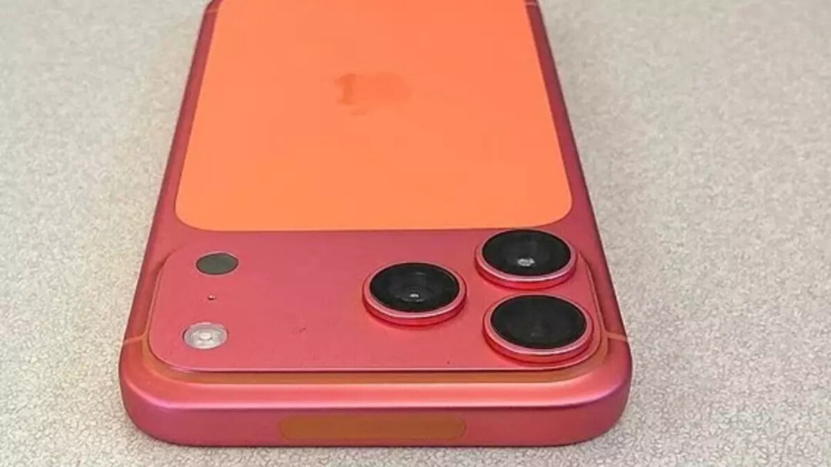 Reddit'te de bazı kullanıcılar telefonlarındaki renk değişimini paylaşırken cihazın arka kısmındaki seramik malzemenin renginin ise değişmediğini gözler önüne serdi. Telefonun köşeleri ve alüminyumdan yapılan kısımlarının renginin attığı görüldü.<br>