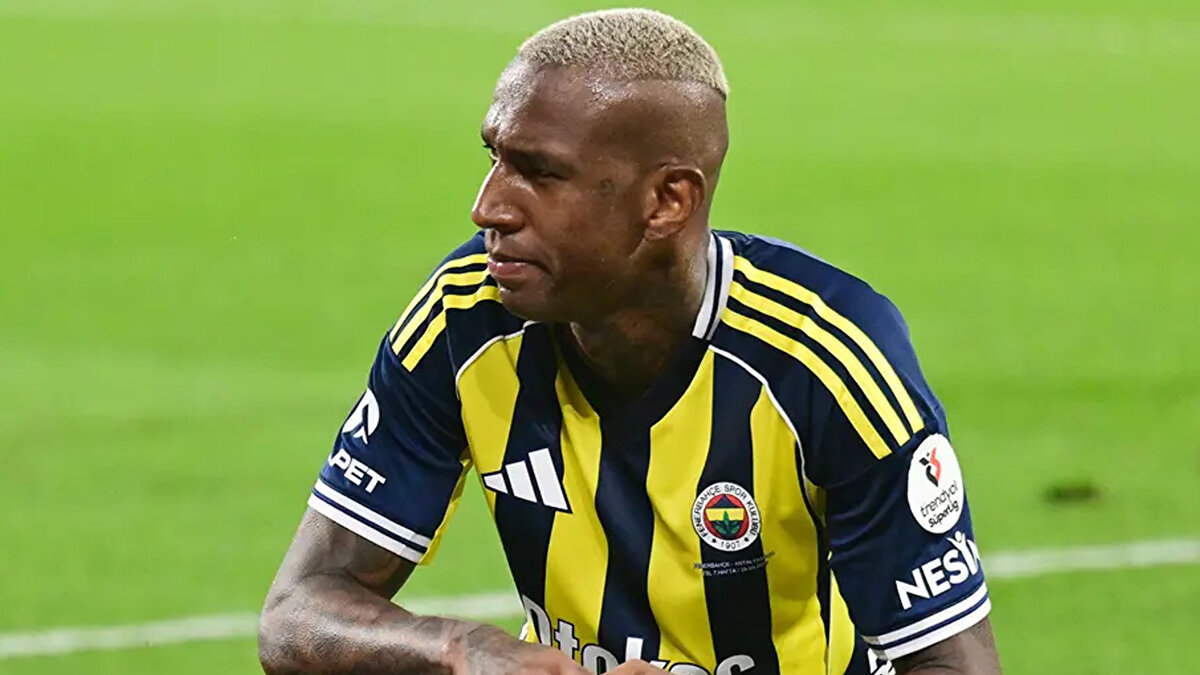 Fenerbahçe ile 2026 yılına kadar sözleşmesi bulunan 30 yaşındaki futbolcunun geleceğiyle ilgili kararını devre arasında netleştirmesi bekleniyor.