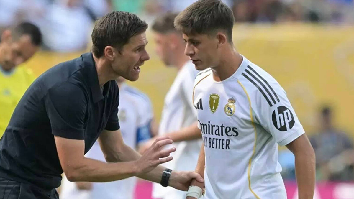 Alonso, Arda Güler’in oyun tarzını Mesut Özil ve Guti’ye benzeterek, "Arda'nın oyun tarzı, Özil ve Guti'nin bir karışımı. Guti'nin oyun kurma ve son paslarda oynama yeteneği vardı. Mesut da öyle. Özil'in futbolundan gerçekten keyif aldım. Arda'yı da oyunun içinde ne kadar çok topla buluşturursak, o kadar çok gelişiyoruz. Onu zorlamaya devam etmeliyiz. Ondan çok memnunuz." şeklinde konuştu.