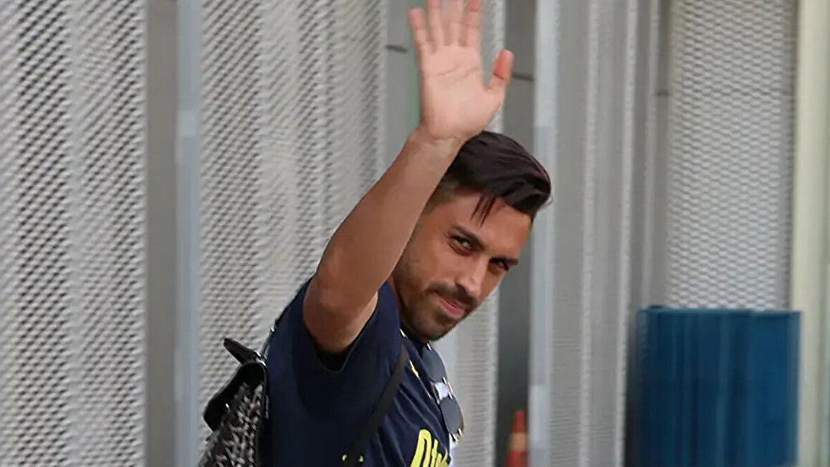 İRFAN CAN KAHVECİ'NİN AF BEKLENTİSİ<br> <br>İrfan Can Kahveci'nin Fenerbahçe yönetimiyle konuşup affını isteyeceği Sabah Gazetesi'nde yer aldı.<br>