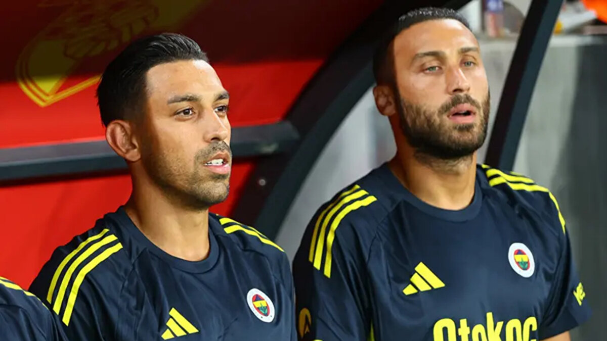 SON KARAR TEDESCO'NUN<br><br>Fenerbahçe yönetimi, Domenico Tedesco ile görüşerek İrfan Can Kahveci ve Cenk Tosun konusunu bir kez daha masaya yatıracak.<br><br>