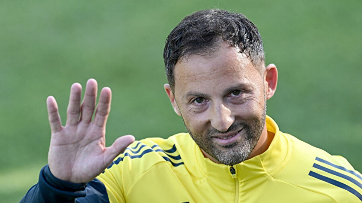 TEDESCO'NUN AÇIKLAMALARI<br><br>Teknik direktör Domenico Tedesco da "6-7 gol atabilirdik desem abartmış olmam. Bu tarz maçları erken kopartamazsanız işler zorlaşıyor" diyerek oyuncularına serzenişte bulundu.<br><br>