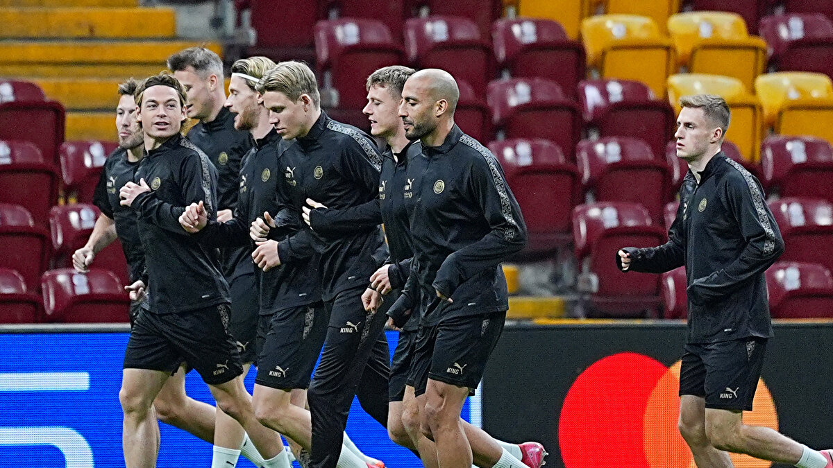 Hauge, RAMS Park'taki atmosferin Liverpoollu futbolcuları etkilediğinin hatırlatılması üzerine, "Zor bir maç olacağı ve büyük bir mücadele gerektireceği kesin. Daha önce de zorlu maçlar oynadık, benzer koşullarda bulunduk. Bu yüzden buna iyi hazırlandık. Maç içinde soğukkanlı kalmak önemli olacak." dedi.