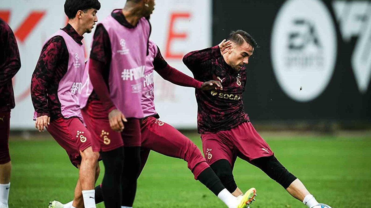 Yunus Akgün'ün ikinci yarıda hamle oyuncusu olarak oyuna girmesi bekleniyor. 