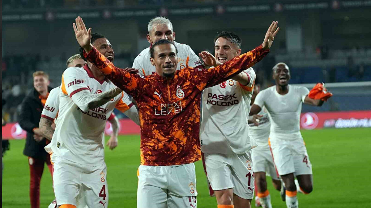 Süper Lig'de deplasmanda Başakşehir'i 2-1 mağlup ederek yoluna emin adımlarla ilerleyen sarı-kırmızılı takım, Liverpool galibiyetiyle de dikkat çekti. 