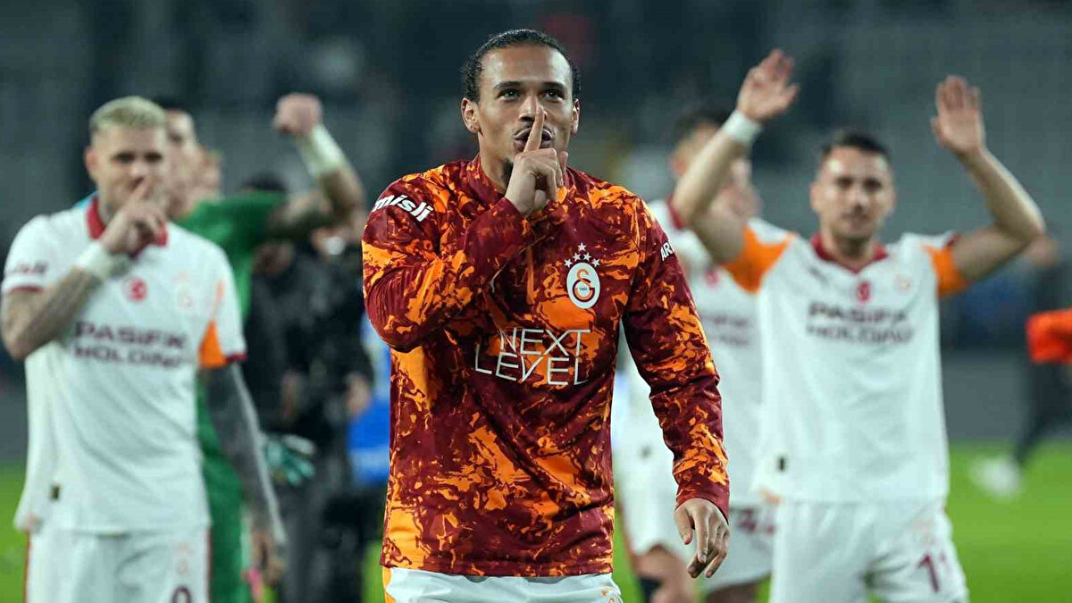 SANE İLK 11'E GERİ DÖNÜYOR<br><br>Başakşehir'e karşı 2 gol atarak galibiyetin mimarı olan Alman yıldız, Yunus Akgün yerine sağ kanatta görev alacak. 
