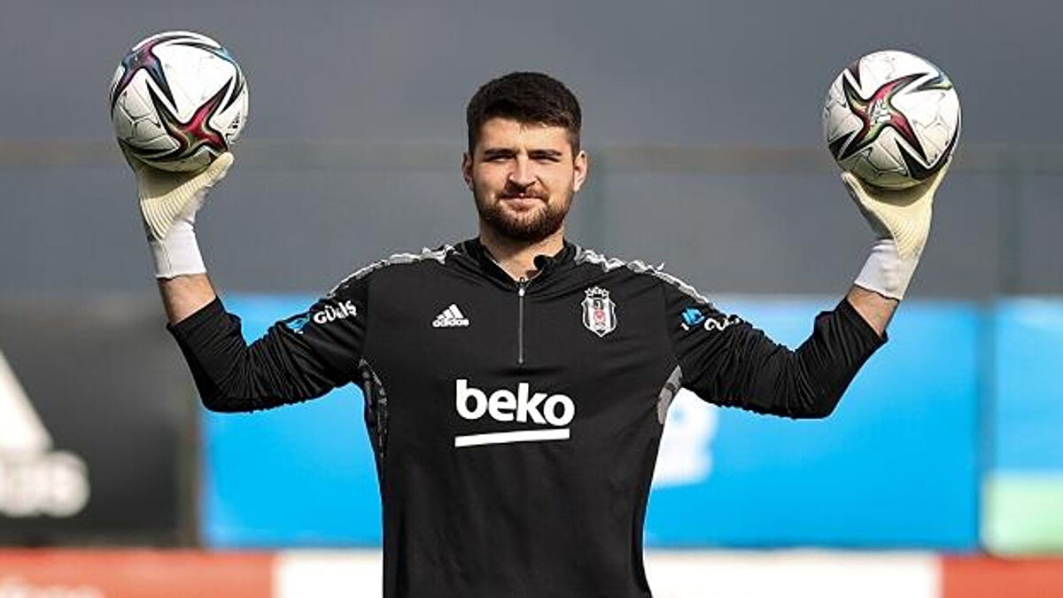 Sergen Yalçın'ın Mert Günok'tan istediği geri dönüşü alamaması halinde kaleyi Ersin Destanoğlu'na emanet edeceği belirtildi.<br><br>