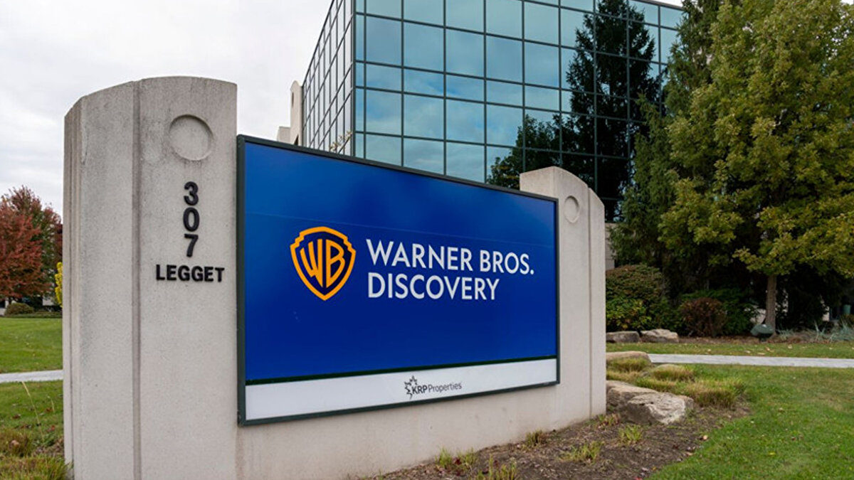 Warner Bros. Discovery'den yapılan açıklamada, şirketin Warner Bros. ve Discovery Global olarak iki ayrı şirkete bölünme planını sürdürdüğü belirtildi.<br><br>Hem tüm şirket hem de yalnızca Warner Bros. için birden fazla teklif alındığına dikkat çekilen açıklamada, bu doğrultuda yönetim kurulunun, hissedar değerini en üst düzeye çıkarmak amacıyla stratejik alternatiflerin incelenmesine yönelik bir süreç başlattığı kaydedildi.