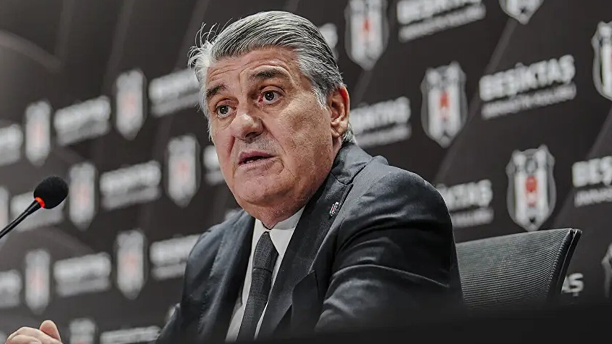 "Biraz fazla abartıldı"<br><br>Takım kaptanlığı kararı hakkında sorulan soruya Serdal Adalı, "Takım kaptanları konusu biraz fazla abartıldı. Ole Gunnar Solskjaer'in zamanında gündeme gelip, hoca değişikliğiyle karar bu haftaya kaldı. Necip de Mert de bu takımın kaptanıdır, abisidir. Bant takmayla bir şey değişmez. İkisi de senelerdir bu takıma büyük hizmetler verdi, veriyor. Bunun tek bir sebebi var. Saha içindeki bazı olaylara daha resmi daha yakın, hakemle daha iyi bir diyalog kurması... İşin açığı Galatasaray maçındaki o sarı karttan sonra inanın ben de çok endişelendim. Oturduk böyle bir karar aldık. Yine söylüyorum, kendilerine de söyledim. Necip de Mert de bu takımın kaptanıdır, abisidir. Önemli olan takımın hakemle, rakip takımla diyaloğu daha iyi sağlaması, başka bir sebep yok." cevabını verdi.