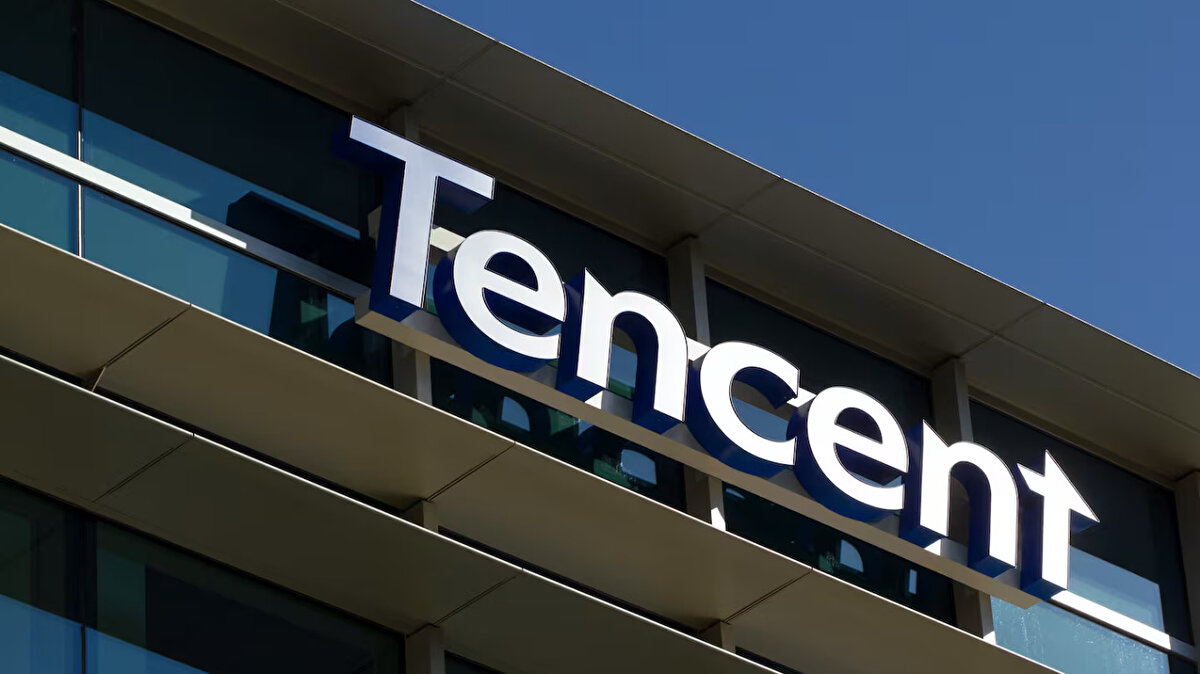 <br><br>16. Tencent – 722.39 milyar dolar<br><br>Çin’in teknoloji devi Tencent, $722.39 milyar piyasa değeriyle 16. sırada yer alıyor. TCEHY hissesi $79.68 seviyesinde ve bugün %0.72 düşüş yaşadı. WeChat, oyun ve dijital hizmetlerle Çin pazarında güçlü<br>