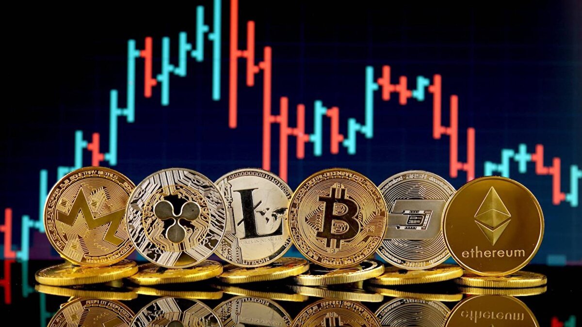 Ethereum da benzer bir düşüş trendinde. Popüler altcoin, yüzde 3.5 oranında gerileyerek 3 bin 847 dolara geriledi. Cardano yüzde 3.5 kayıpla 0.6399 dolar, Solana yüzde 3.3 düşüşle 183.5 dolar, Ripple yüzde 3 değer kaybıyla 2.42 dolar seviyesinde işlem görüyor.