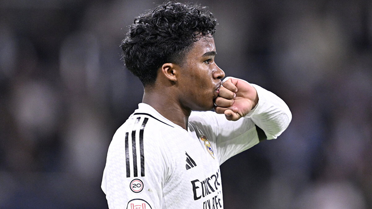 Sakatlıktan çıkan Endrick tam 150 gündür sahalardan uzak durumda. Oyuncunun da daha fazla forma şansı bulabileceği kulüplere gitmeye sıcak baktığı ifade ediliyor. 