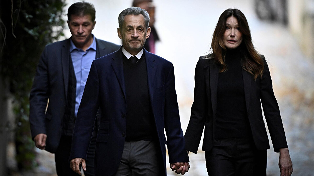 Sarkozy, kamuoyunda sıkça kişisel hayatı ve siyasi duruşuyla gündeme geldi:<br><br>Cumhurbaşkanlığı sırasında, 2 Şubat 2008'de eski İtalyan manken Carla Bruni ile üçüncü evliliğini yaparak büyük yankı uyandırdı.