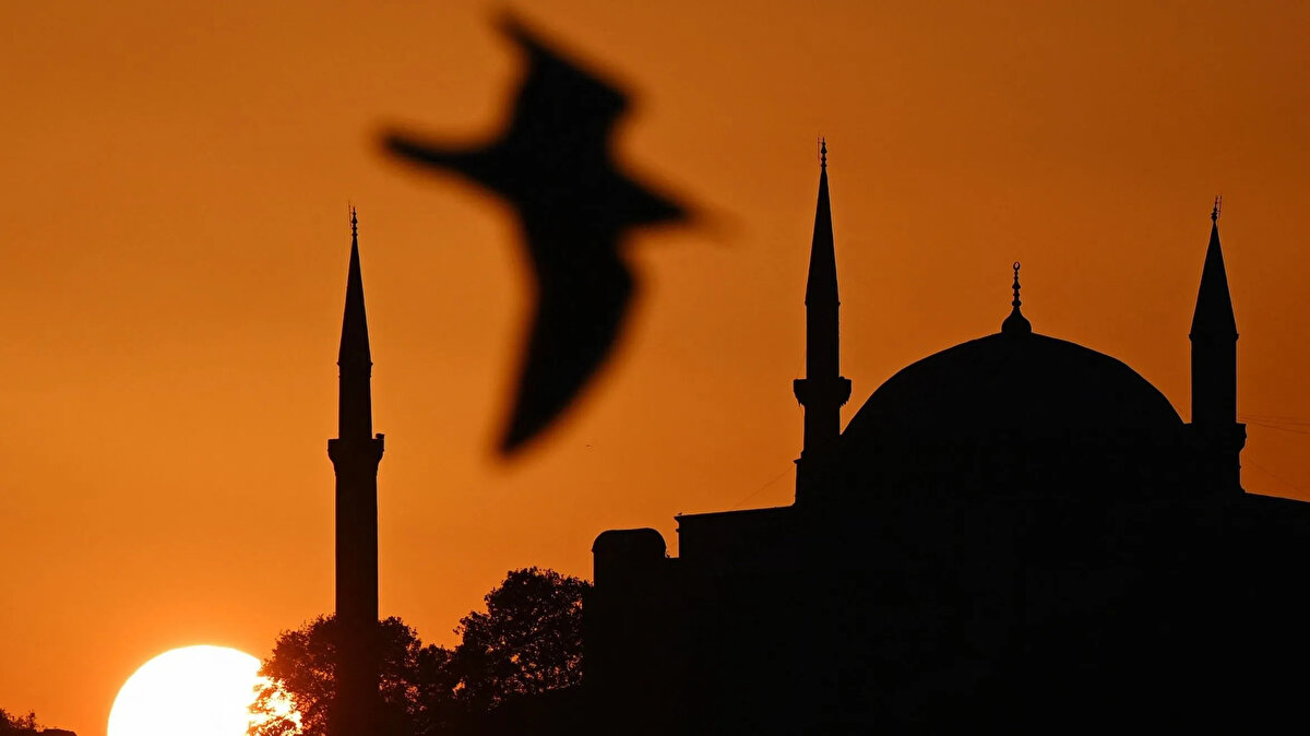 26 Mayıs 2026 Salı: Arefe<br><br>27 Mayıs 2026 Çarşamba: Kurban Bayramı 1. gün<br><br>28 Mayıs 2026 Perşembe: Kurban Bayramı 2. gün<br><br>29 Mayıs 2026 Cuma: Kurban Bayramı 3. gün<br><br>30 Mayıs 2026 Cumartesi: Kurban Bayramı 4. gün<br>