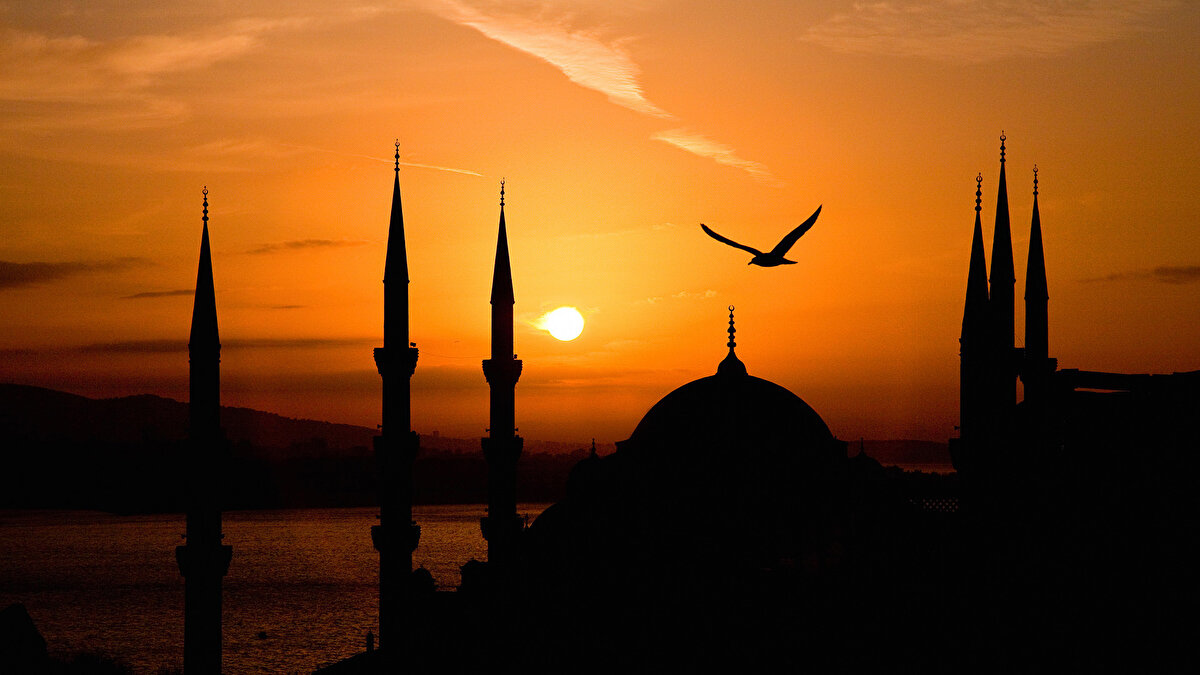 <br>16 Haziran 2026 Salı: Hicri Yılbaşı<br><br>25 Haziran 2026 Perşembe: Aşure Günü<br><br>24 Ağustos 2026 Pazartesi: Mevlid Kandili<br><br>10 Aralık 2026 Perşembe: Üç Aylar Başlangıcı<br><br>10 Aralık 2026 Perşembe: Regaib Kandili