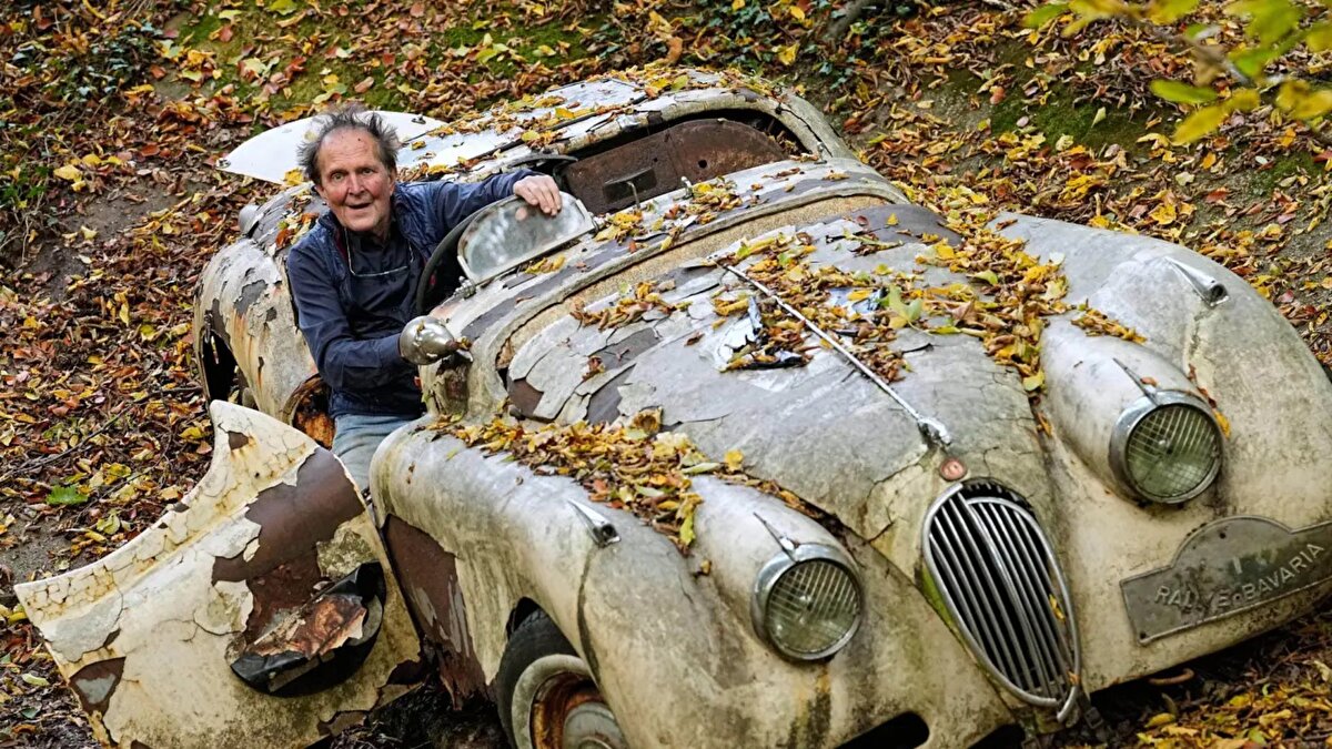 Michael Froehlich, 2000 yılında 50. yaş gününü, doğduğu yıl üretilen 50 antika arabayı toplayarak kutladı.