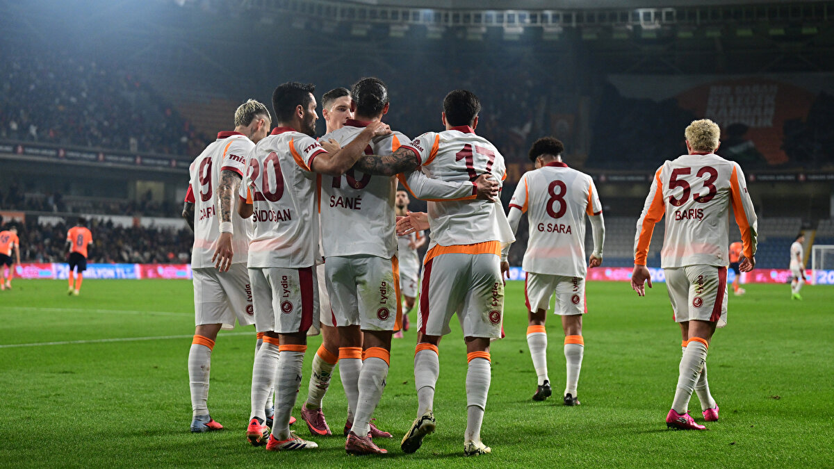 GALATASARAY'DA İLKAY GÜNDOĞAN ŞOKU<br><br>Galatasaray'da İlkay Gündoğan, dünkü antrenmanda sakatlık yaşadı. Yıldız futbolcunun 2 hafta sahalardan uzak kalması bekleniyor.