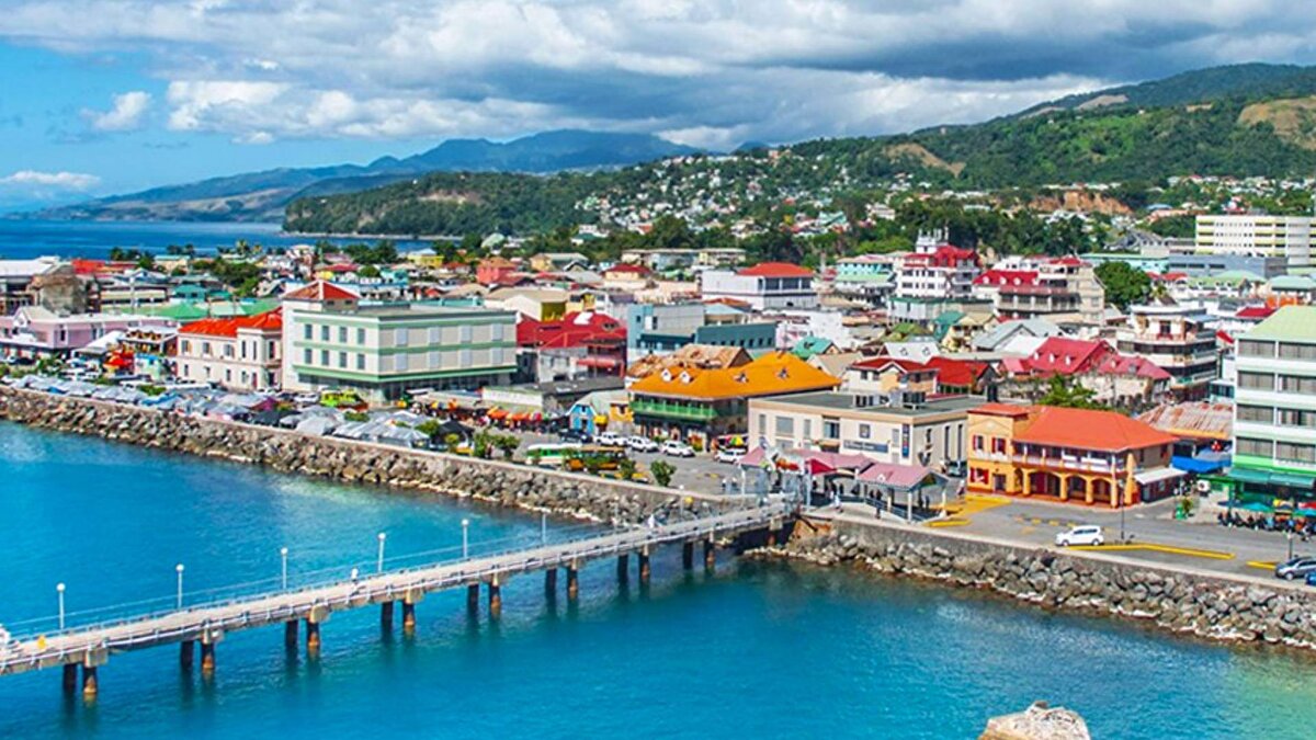 Güney Amerika'da Kolombiya'nın "sanat, kültür ve bahçeleriyle canlı" Medellin kenti "muhteşem bir geri dönüş hikayesi" olarak tanımlandı. Brezilya'nın Rio de Janeiro kentinde yeni açılacak müzeler ve Kurtarıcı İsa heykeline çıkan yeni yürüme parkuru da listede yerini aldı.