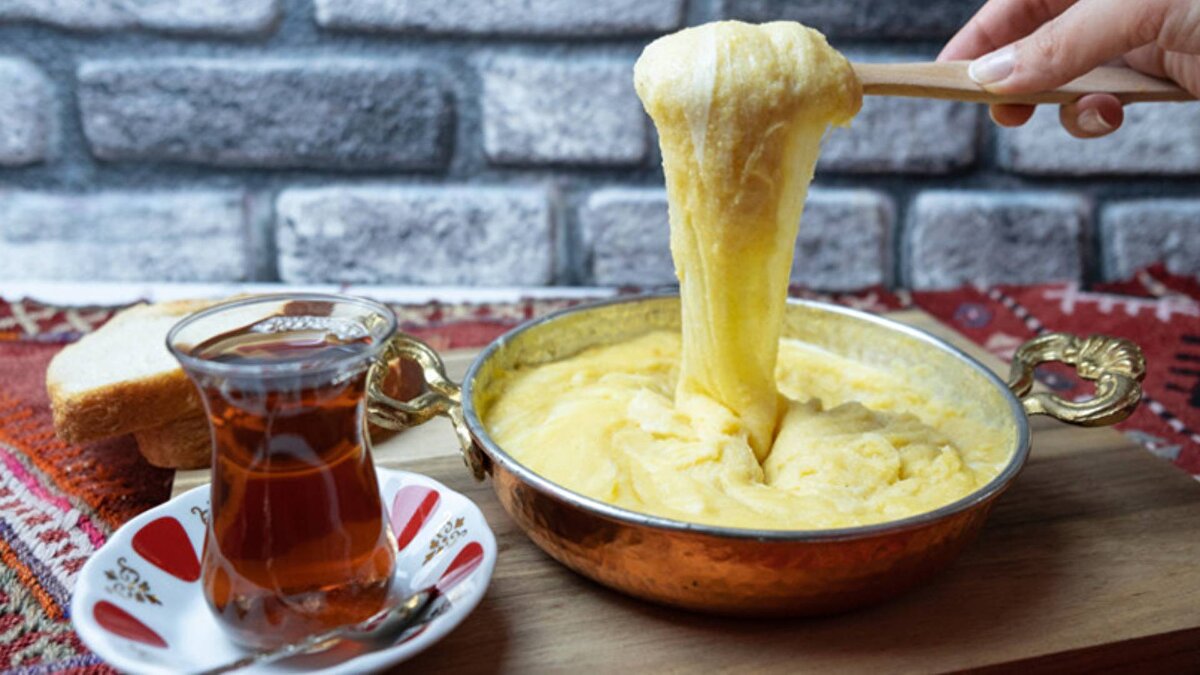 Derginin "Az Bilinen Rotalar" kategorisinde ise Karadeniz kıyıları öne çıktı. Türkiye'nin Ege ve Akdeniz kıyılarının zaten ünlü olduğunu belirten dergi, buna karşılık kuzeyin "daha serin iklimi, eşsiz doğası, tarihi mimarisi ve kalabalıktan uzak" olması nedeniyle önerildiğini belirtti.<br><br>Özellikle Samsun ve Bartın'ın mavi koylarıyla kumsallarından, Trabzon'un tarihi mimarisinden ve Rize'nin çay tarlalarından bahsedildi. Kaçkar Dağları Milli Parkı'nın doğa yürüyüşü, zipline ve dağ tırmanışı gibi aktivitelerle öne çıktığı aktarıldı.