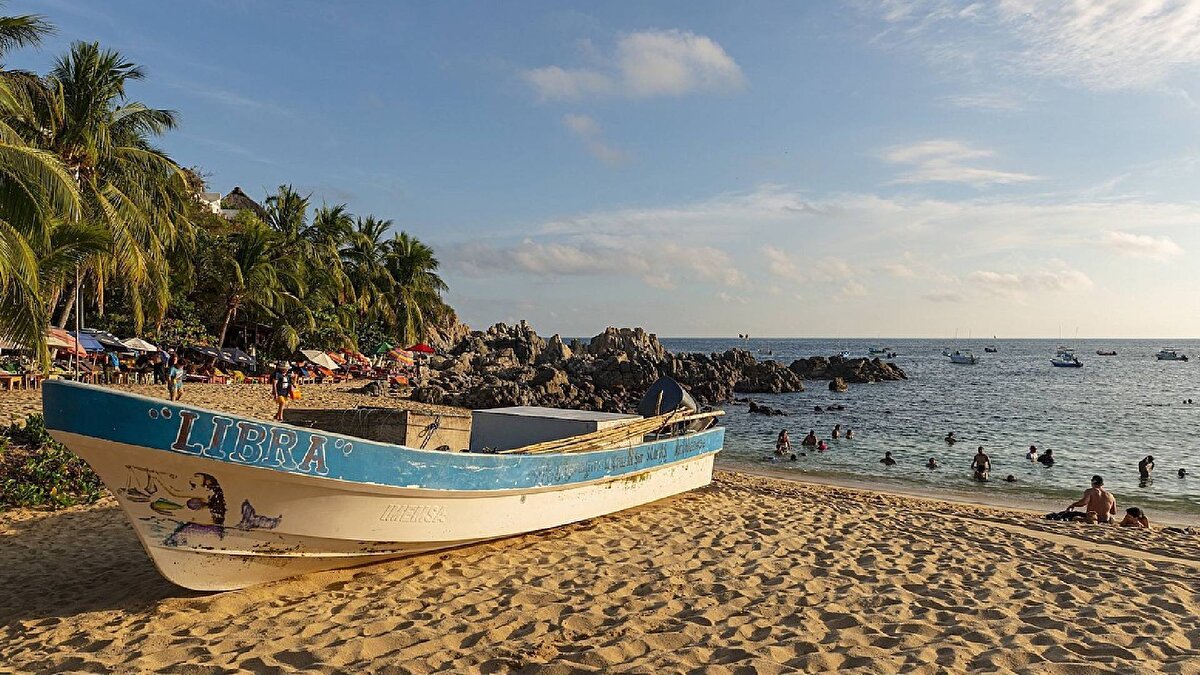 Avustralya'daki Uluru-Kata Tjuta Ulusal Parkı'ndaysa ilk kez gece konaklamasına izin verilecek ve bu sayede kamp ateşi eşliğinde yıldız gözlemi yapılabilecek.<br><br>2026 FIFA Dünya Kupası ev sahiplerinden Kanada'nın Vancouver kenti ile Kış Olimpiyatları'nın yapılacağı İtalya'nın Dolomitleri de "etkinlik turizmi" adı altında listede yer aldı.