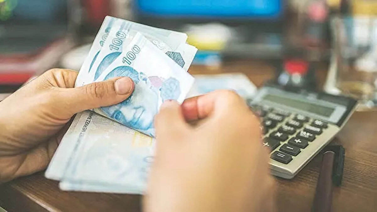 Ancak bu rakam henüz tahmini. Merkez Bankası’nın yıl sonu enflasyon tahmininin yüzde 29 olması halinde, memurların 6 aylık enflasyon farkı yüzde 5,3'e ulaşacak. Bu fark, yüzde 11’lik toplu sözleşme zammıyla birleştiğinde toplam artış yüzde 16,88’i bulabilecek. Bu durumda bedelli askerlik ücreti daha da artacaktır.