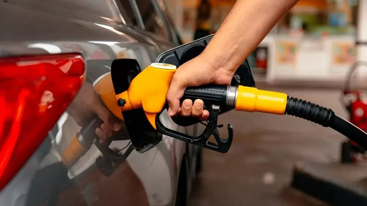 Bakır, alüminyum ve petrol için iyimser görüntü<br><br>Raporda diğer emtialar için de yapılan tahminler ise dikkat çekti. Banka, bakır fiyatlarının 6-12 ay içinde tın başına 12.000 dolara, alüminyumun ise 2027’ye kadar 3.500 dolara kadar yükselebileceğini tahmin etti