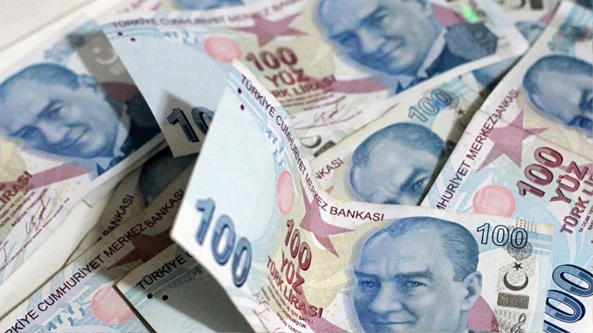 2026 yılı Merkezi Yönetim Bütçe Kanunu Teklifi'nden elde edilen bilgilere göre; Finansal Sistemin Geliştirilmesi ve Sigortacılık Programı'nın ödeneği bu yıl 306,2 milyar lira olurken, gelecek yıl için 359,3 milyar lira olarak öngörüldü.<br>Söz konusu ödenek, 2027 yılı için 872 milyar 670 milyon lira, 2028 yılı için de 1 trilyon 136 milyar 200 milyon lira olarak belirlendi.