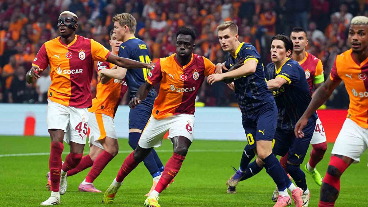 UEFA Şampiyonlar Ligi 3. haftasında Galatasaray, Norveç ekibi Bodo/Glimt’i RAMS Park’ta konuk etti.<br><br>Karşılaşma öncesi atmosferin etkisinden çekindiğini açıkça dile getiren Bodo/Glimt Teknik Direktörü Kjetil Knutsen, tribünlerin tezahüratlarına dayanamadı.
