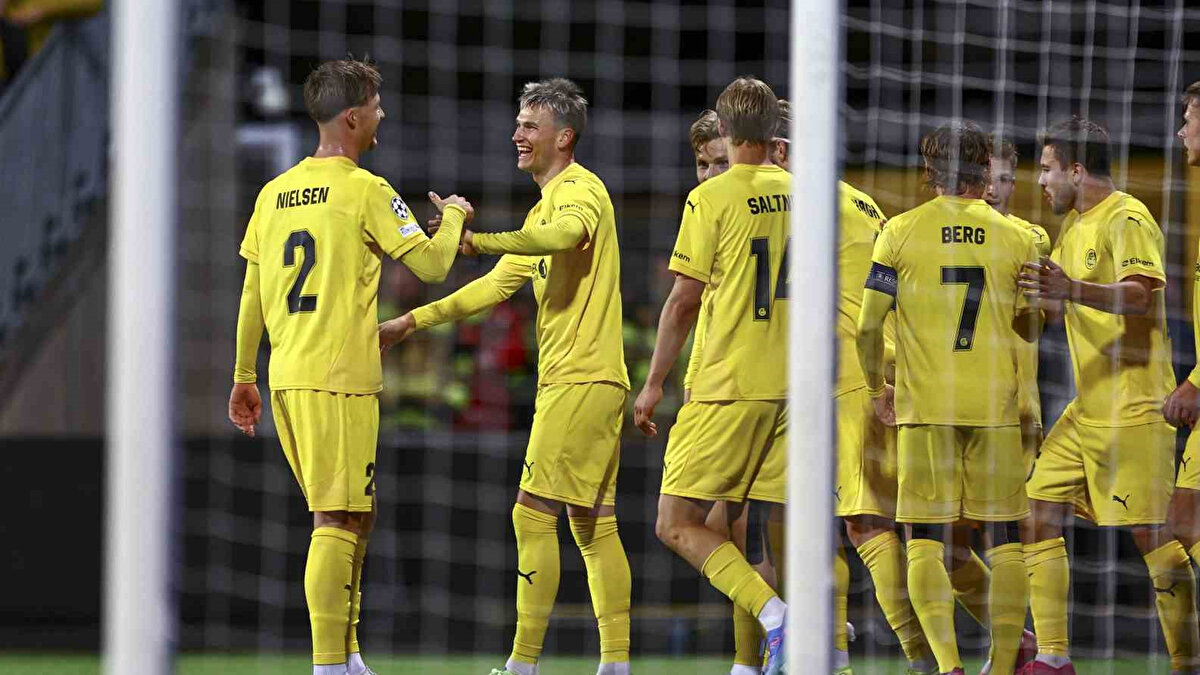 Soru: Norveç Ligi’nde topa hükmeden bir takımken, Avrupa’da (özellikle deplasmanda) oyun planında ne tür değişiklikler oluyor?<br><br>“UZUN TOPLARI DENEYEBİLİRLER ”<br><br>Freddy Toresen: BodoGlimt, Norveç’te çok fazla topa sahip olan bir takım. Hatta Avrupa maçlarında bile, özellikle evlerinde genellikle bu şekilde oynuyorlar. Bu sefer biraz Galatasaray’a uyum sağlayabilirler, arkadan ileriye doğru daha fazla uzun top oynayabilirler. Topla çok fazla risk almamaya çalışacaklar. Tabii bunu söylemesi kolay ama yapması zor…<br><br>