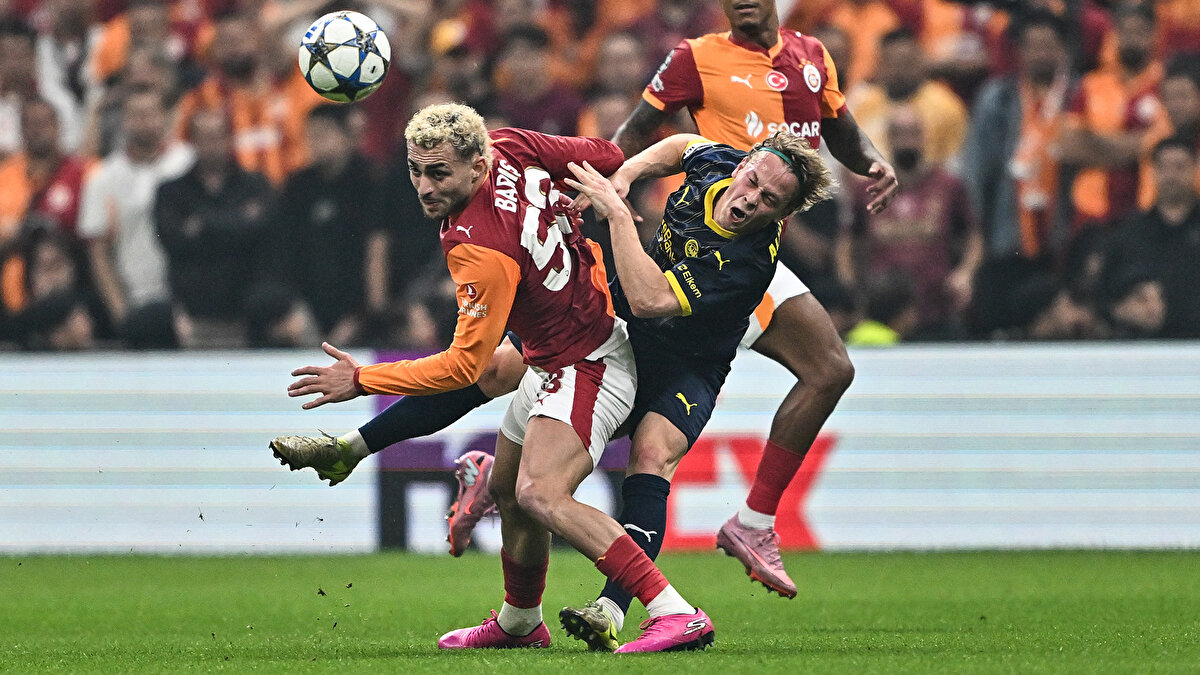 Maçta öne çıkan anlardan biri, 65. dakikada oyundan çıkan Barış Alper Yılmaz oldu. Genç futbolcu yerini Eren Elmalı’ya bırakırken tribünlerden yükselen ıslık sesleri dikkat çekti.