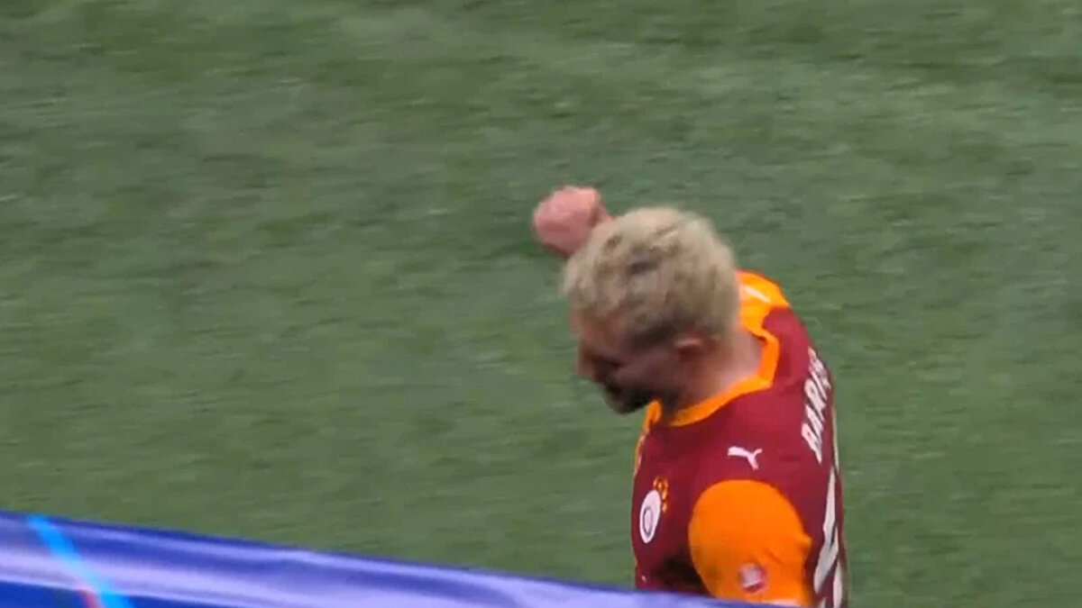 Oyuncunun bu sırada yumruğunu sıktığı da kameralara yansıdı.