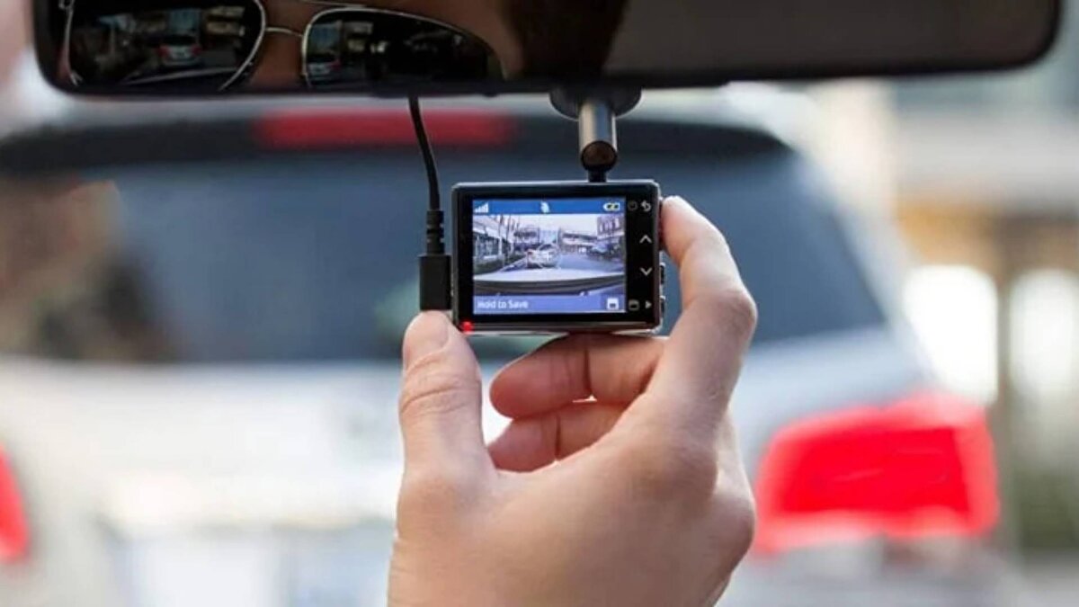 19 Ağustos 2025 tarihinde Resmi Gazete’de yayımlanan Karayolları Trafik Yönetmeliğinde Değişiklik Yapılmasına Dair Yönetmelikle toplu taşıma araçları takip ve kamera sistemi ile görüntü kayıt cihazı ve acil durum butonu teçhizatı bulundurma şartı 2025 ile 2023 arasındaki modeller için 01.01.2026, 2022 ile 2018 arasındaki modeller için 01.01.2027, 2017 ve öncesi modeller için 01.01.2028 ilk muayene tarihine kadar aranmayacak.