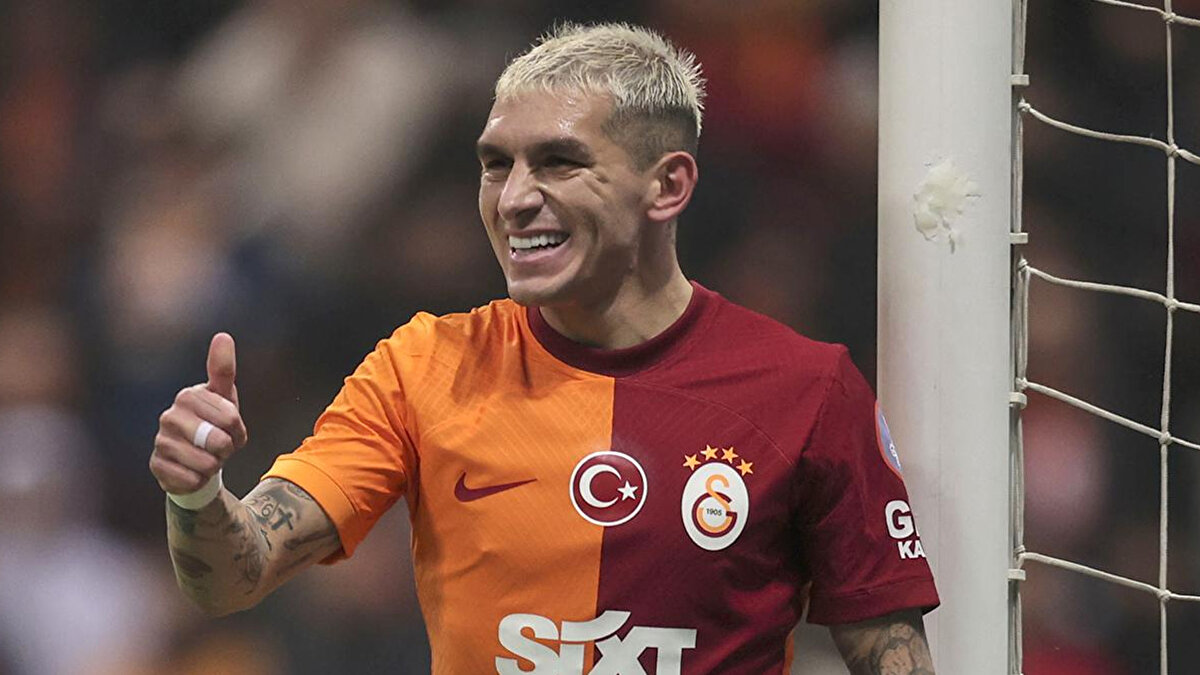 Galatasaray formasıyla şu ana kadar 140 maça çıkan Torreira, 8 gol ve 14 asistlik skor katkısı verdi.
