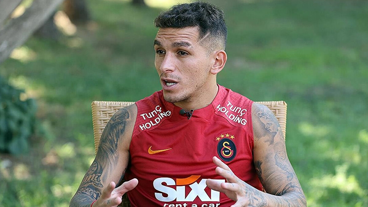 Sabah kalktığında yanına gidip gitmeme konusunda ikilem yaşayan yıldız futbolcu, sahada takımını yalnız bırakmama iradesi gösterdi.