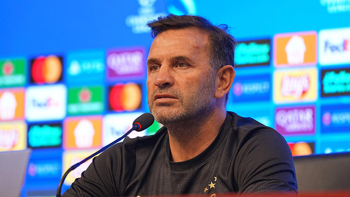 "Takımı ne kadar sevdiğini biliyoruz"<br><br>Torreira'nın takımına verdiği değere vurgu yapan deneyimli çalıştırıcı, "Takımı ne kadar sevdiğini ve değer verdiğini biliyoruz. Her şeye rağmen bu maçta oynamak istediğini konuşmalıyız. Bu birçok futbolcu için geçerli. Aynı şekilde Osimhen ve Icardi için de… Galatasaraylıları mutlu etmek istiyorlar. Adanmışlıklarını ve takıma nasıl sahip çıktıklarını konuşmak lazım." diye konuştu.