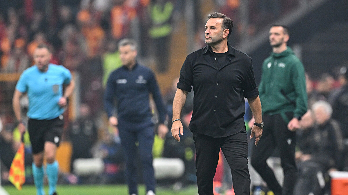 Galatasaray Teknik Direktörü Okan Buruk, BodoGlimt maçının ardından yaptığı açıklamada babası kalp krizi geçiren Lucas Torreira'ya izin verildiğini söyledi.