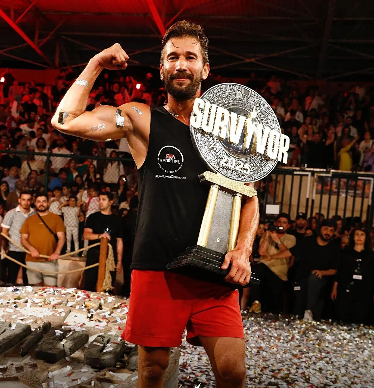 Dominik Cumhuriyeti’nde çekilecek programın ayrıntıları yavaş yavaş netleşmeye başladı. Ünlüler - Gönüllüler konseptiyle ekranlara gelecek olan Survivor 2026’nın ilk yarışmacısı belli oldu. Ünlü ismin Survivor’a katılacağını öğrenen izleyiciler büyük şaşkınlık yaşadı.