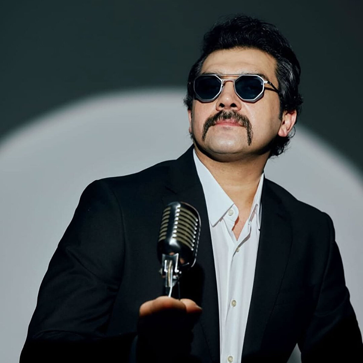 İlk Yarışmacı Bayhan<br>Acun Ilıcalı, “İlk yarışmacımız olan Bayhan’a gönülden başarılar diliyorum.” notuyla Bayhan’ın Survivor 2026’nın ilk yarışmacısı olduğunu duyurmuştu.