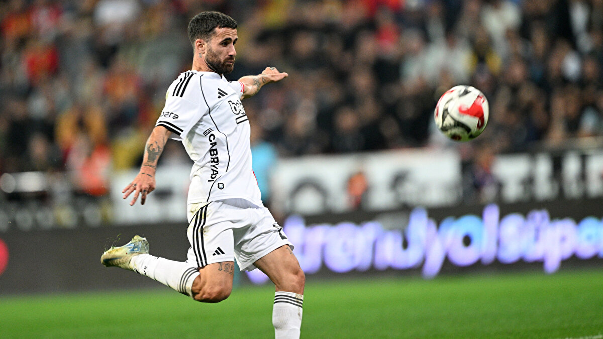 SERDAR ALİ ÇELİKLER'DEN GÜNDEM OLAN İDDİA<br><br>Neospor yorumcusu Serdar Ali Çelikler, takımda yaşanan bir krizi gündeme getirdi.