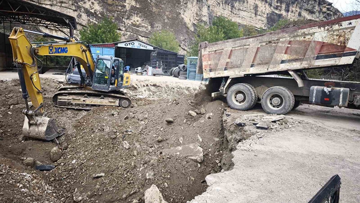 Kazı sonrasında açıklama yapan ruhsat sahibi Kamil Oğuzhan Arslan, "Ardanuç ilçemizde Kültür ve Turizm Bakanlığımızın izni ve denetimiyle yapılan define kazımız bugün itibariyle tamamlanmıştır. Herhangi bir define veya tarihi esere rastlanmamıştır. Bu süreçte bize destek olan tüm kurumlarımıza teşekkür ederim" ifadelerini kullandı.