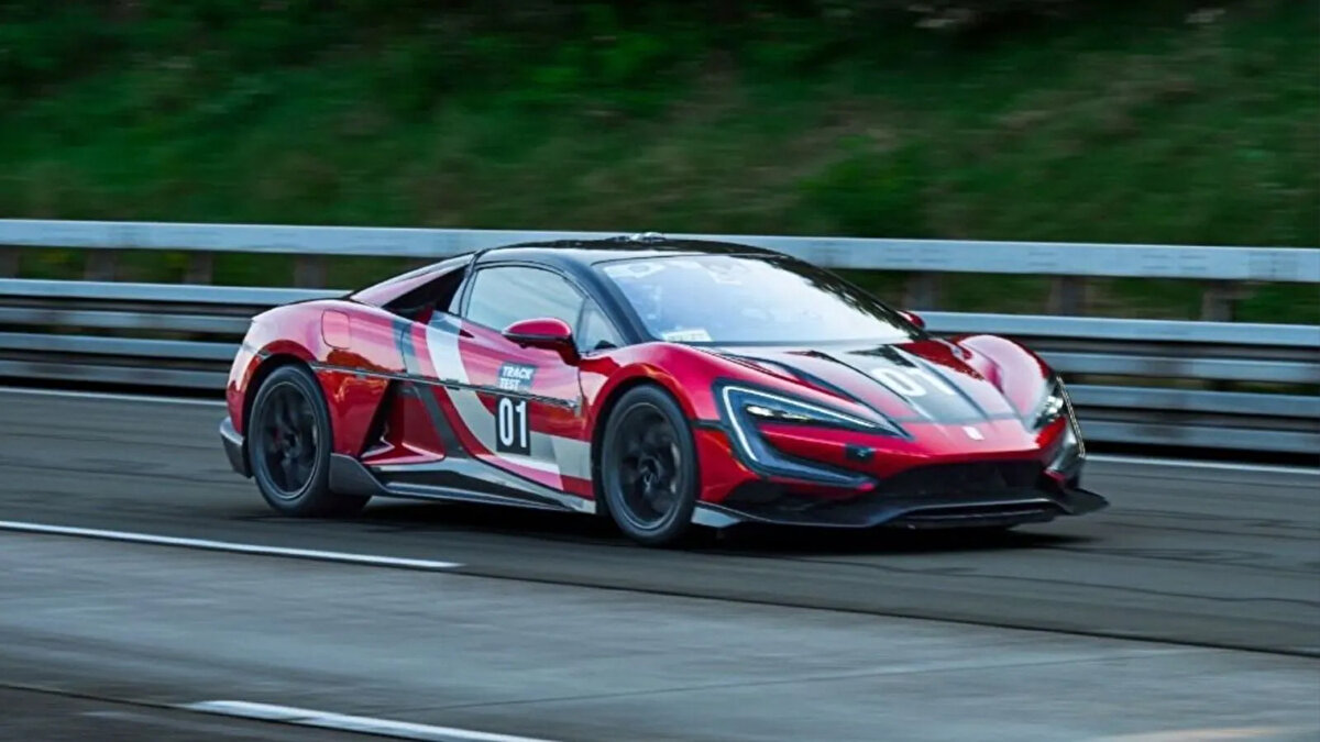 Rekor denemesinde kullanılan U9 Xtreme, yüksek hızlarda bile performansını koruyabilmek için yeniden tasarlanmış soğutma altyapısı ve karbon-seramik frenler ile donatıldı. Bu sayede aracın dayanıklılığı ve kontrolü maksimum seviyeye taşındı.