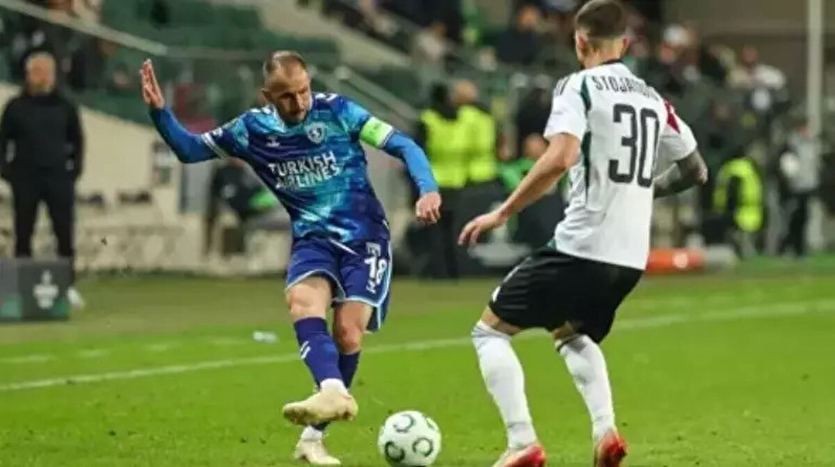 UEFA Konferans Ligi'ndeki tek temsilcimiz Samsunspor, 2. hafta mücadelesinde sahasında Dinamo Kiev'i konuk ediyor. Lig aşamasının ilk haftasında deplasmanda Polonya ekibi Legia Varşova'yı 1-0 yenerek 3 puanı hanesine yazdıran Karadeniz ekibi, bu akşam da kazanarak ilk 8 hedefi doğrultusunda avantajlı bir konuma geçmenin hesaplarını yapıyor.