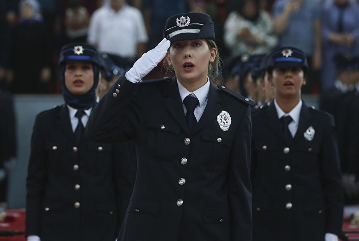 Lise mezunları için alımlar, Polis Meslek Yüksekokulu (PMYO) kapsamında farklı bir süreçte yürütülüyor. PMYO başvurularında ise TYT puanı esas alınıyor.