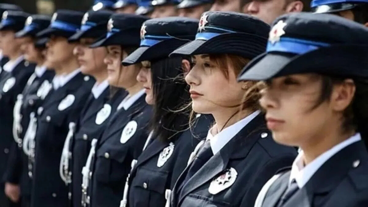 <br>Ayrıca adayların sabıka kaydının temiz olması, ahlak dışı faaliyetlerde yer almamış bulunması, siyasi parti üyeliği bulunmaması, uyuşturucu veya alkol tedavisi görmemiş olması ve güvenlik soruşturmasının olumlu sonuçlanması gerekiyor.