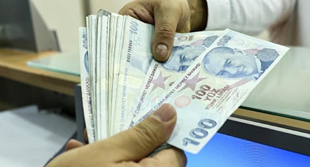 Açıklamada, mevcut hükümlere göre mesken kira gelirlerinin herhangi kesintiye tabi tutulmaksızın tahsil edildiği aktarılarak, elde edilen kira gelirinin istisna haddini (47 bin lira) aşması durumunda ise gelirlerin izleyen yılın mart ayında beyan edildiği ve buna göre gelir vergisi ödendiği belirtildi.