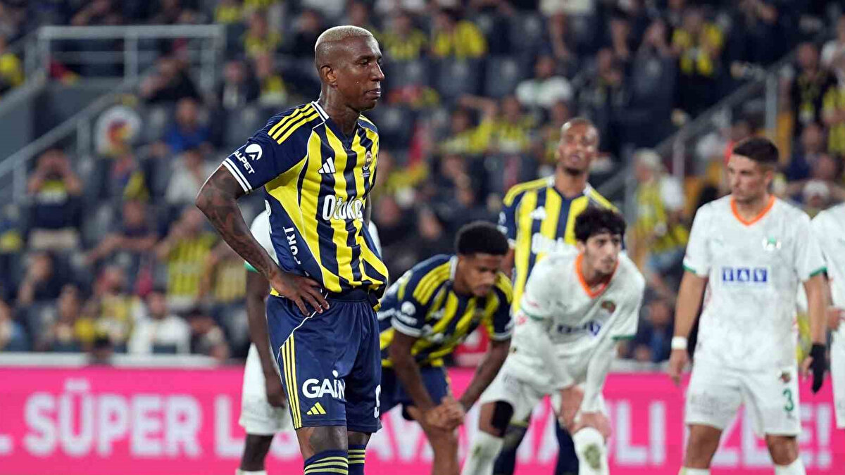 Domenico Tedesco ile istikrar sağlamak isteyen yönetim, sezon sonunda kadroda düşünülmeyen oyuncular için de adımlarını atmaya hazırlanıyor. <br><br>