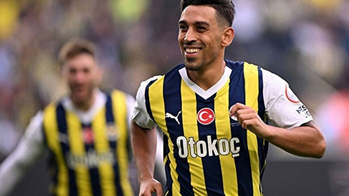 İRFAN CAN BAŞKA İÇİN SÜRPRİZ İDDİA<br><br>Sadettin Saran yönetimi tarafından kadro dışı bırakılan İrfan Can Kahveci’nin de sezon sonunda başka bir takıma transfer olacağı ifade edildi. <br>